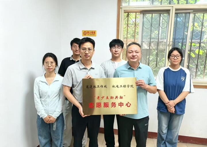 【交汇点新闻】“智”护桑榆，“芯”暖夕阳——苏建大“智慧助老”实践团精准服务点亮银龄生活