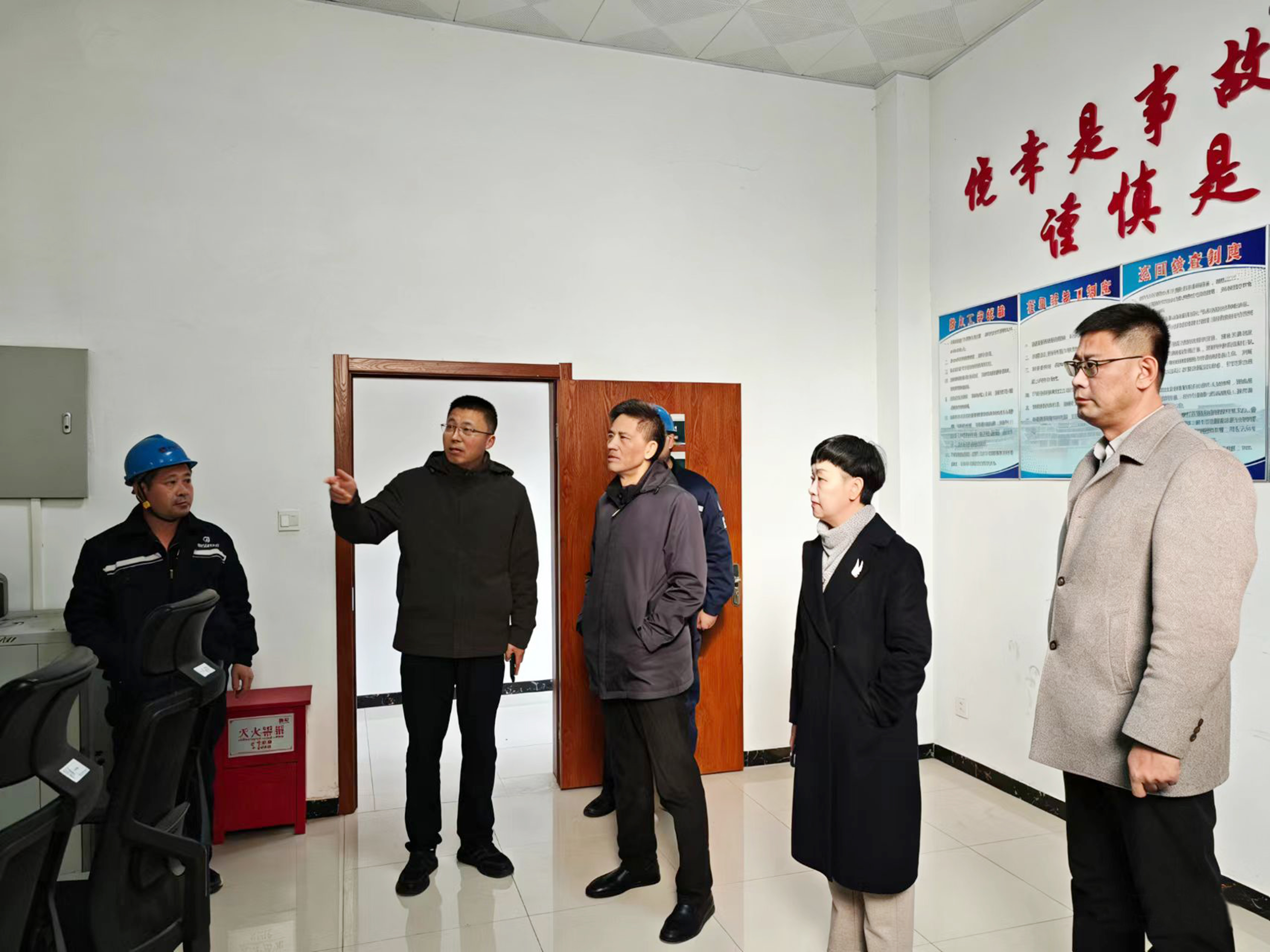 校领导带队开展开学初校园安全大检查 